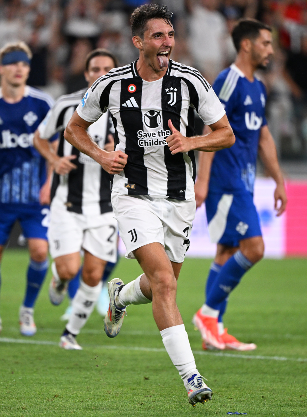 第五人格双喜临门！周年庆伴COAVI全球总决赛，监管新皇新后来临！